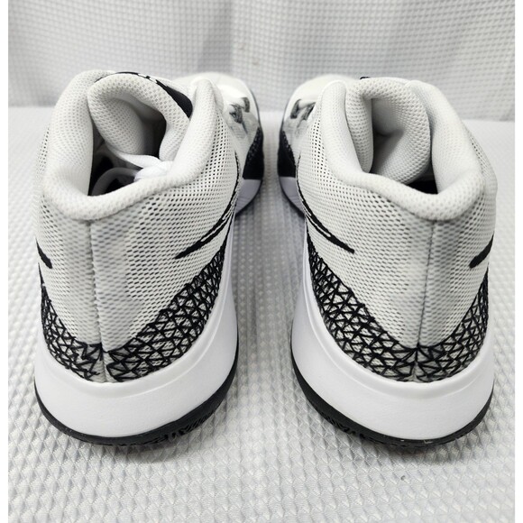 Nike Kyrie Flytrap 6 White Black Basketball Sneakers DM1125-101 Mens Size 7.5 - Picture 5 of 7